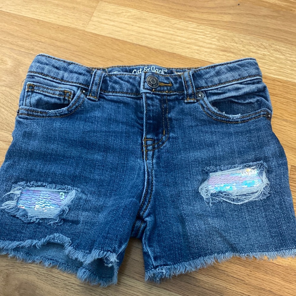 Cat & Jack girl Jean shorts! Size 6/6x. Great condition!